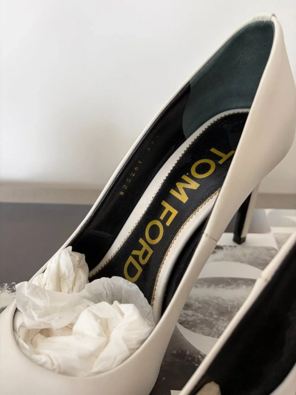 Tom Ford White Leather Pointed Toe Stiletto Pumps 37.5 IT 7.5 US